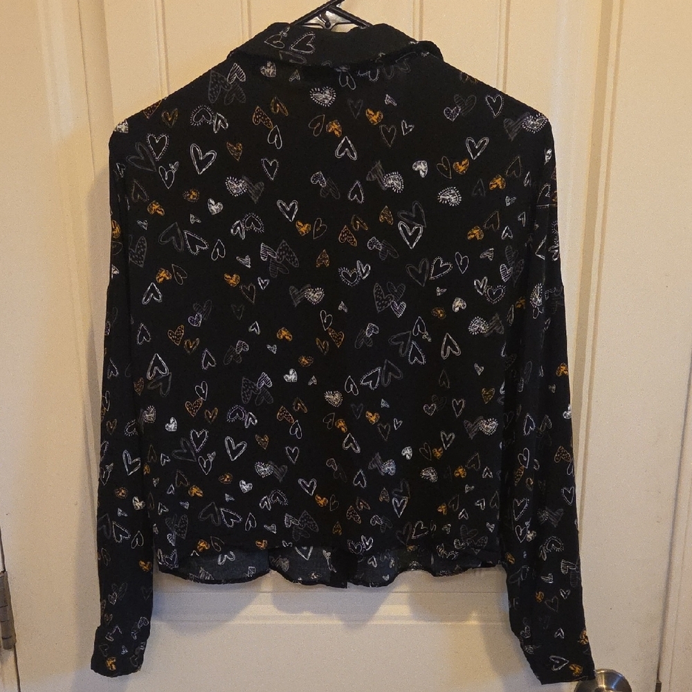 Gold And White Heart Pattern Black Button-down Crop Blouse - Picture 4 of 7